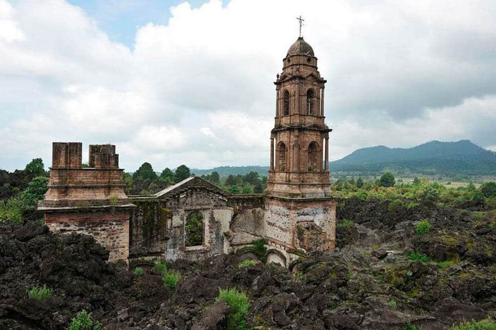 Ruinas de la Iglesia de San Juan Parangaricutiro